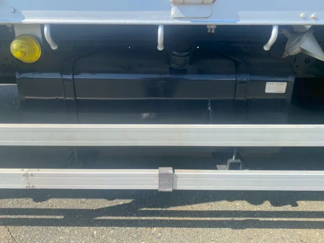 燃料タンクは200Lです|いすゞ フォワード SKG-FRR90T2(2WD)の写真10