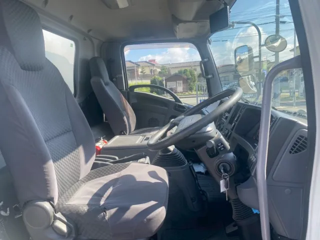 室内|いすゞ フォワード SKG-FRR90T2(2WD)の写真13