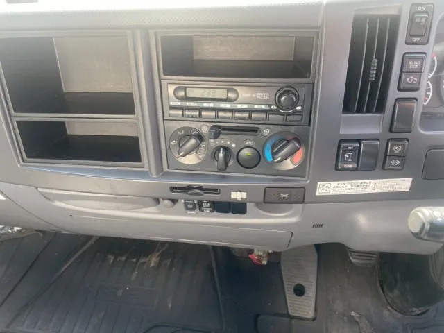 インパネ廻り|いすゞ フォワード SKG-FRR90T2(2WD)の写真17