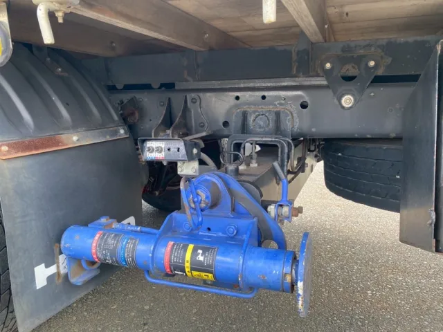 リアジャッキ周辺の状態|日野 レンジャー TKG-FD7JLAA(2WD)の写真13