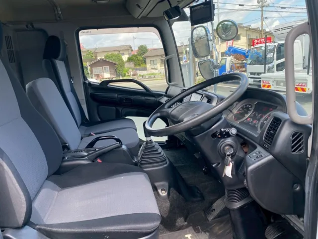 室内|日野 レンジャー TKG-FD7JLAA(2WD)の写真18