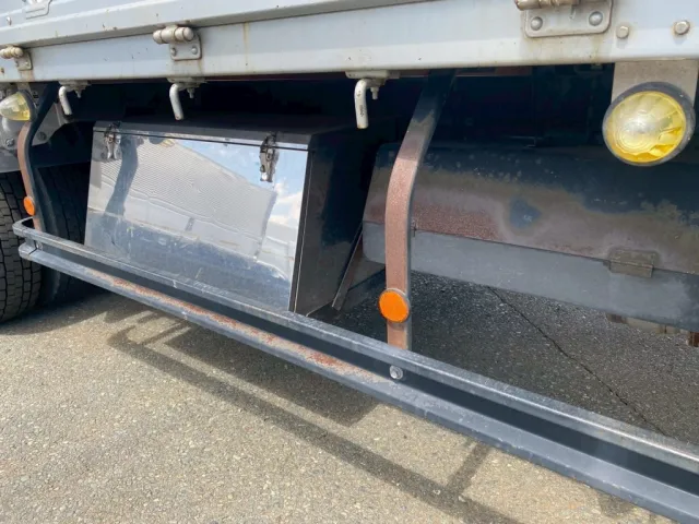 右側にステン工具箱が付いてます|日野 レンジャー TKG-FD7JLAA(2WD)の写真27