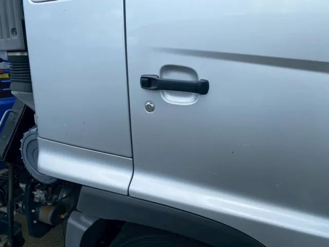 運転席ドアに点傷、すり傷が有ります|日野 レンジャー TKG-FD7JLAA(2WD)の写真30