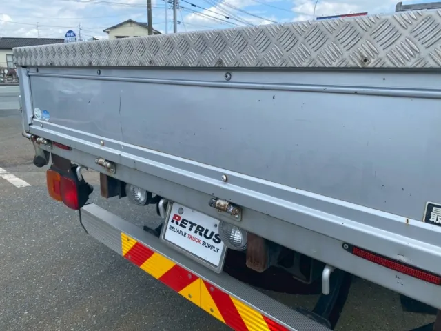 リアアオリ外板にすり傷が有ります|日野 レンジャー TKG-FD7JLAA(2WD)の写真35