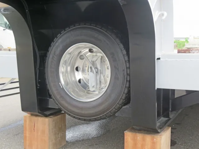 スペアタイヤ付きです。|トレクス  PLR330AGの写真17