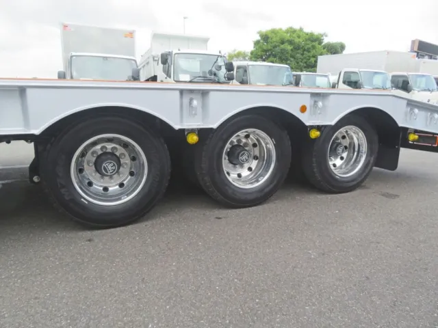 アルミホイールです。（3軸です）|トレクス  PLR330AGの写真18