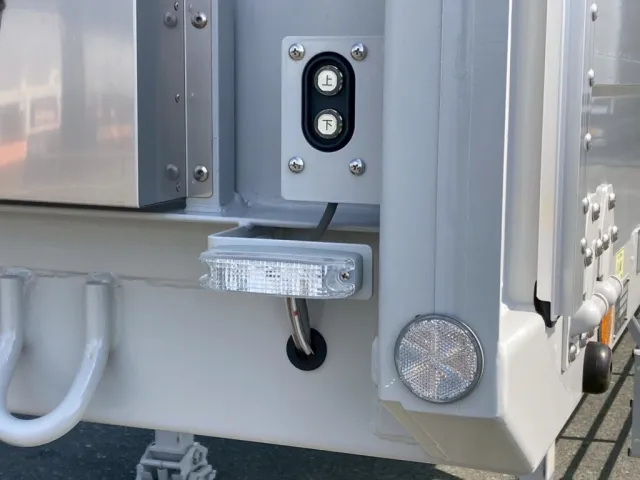 フロント側のウイング開閉スイッチ|トレクス  PFN24103改の写真17