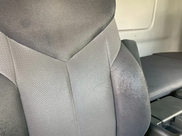 運転席背面にスレが有ります|日野 プロフィア QKG-FW1EXBGの写真8