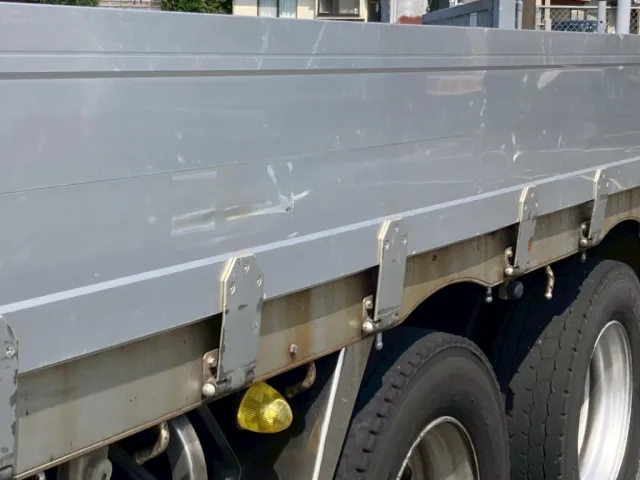 左側アルミブロックのすり傷の状態|日野 プロフィア QKG-FW1EXBGの写真26