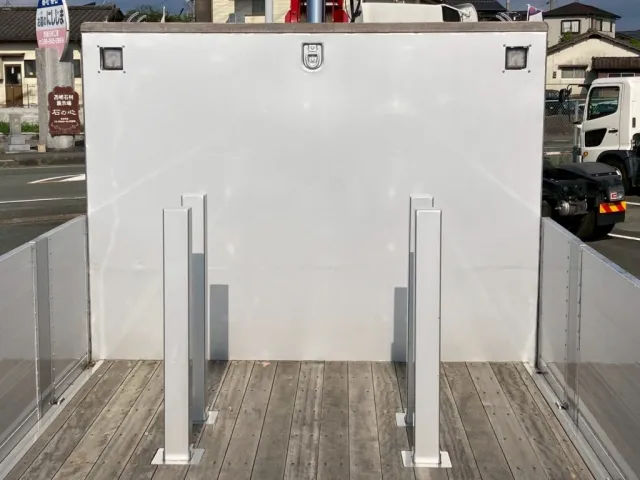 前側にスタンションが2対付いてます|三菱 スーパーグレート 2KG-FS70HZの写真15