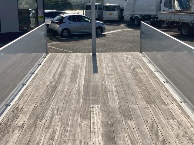 床面に色落ちが見られます|三菱 スーパーグレート 2KG-FS70HZの写真23