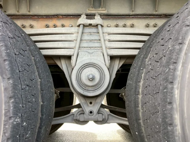 リーフサス廻り|UDトラックス クオン 2PG-CD5CLの写真5