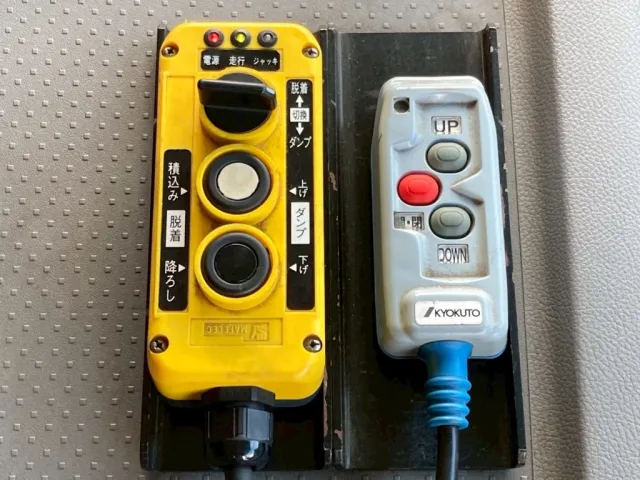 操作スイッチ|UDトラックス クオン 2PG-CD5CLの写真12