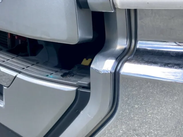 フロントグリル左側にキズが有ります|UDトラックス クオン 2PG-CD5CLの写真23