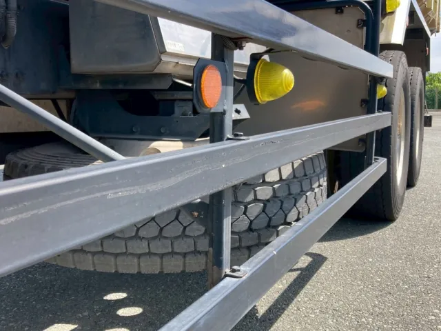 左サイドバンバーにすり傷が有ります|UDトラックス クオン 2PG-CD5CLの写真25