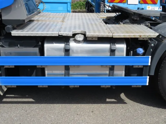 燃料タンクは390Lです。|日野 プロフィア 2DG-SH1EDGGの写真16