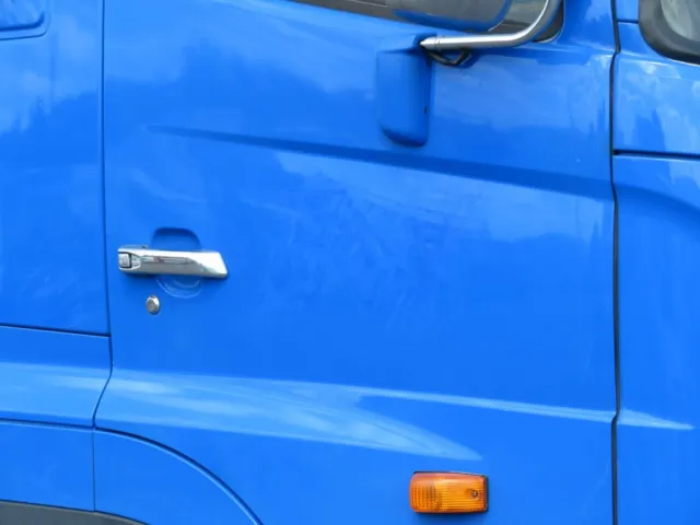 運転席ドアに看板日焼け跡があります。|日野 プロフィア 2DG-SH1EDGGの写真30