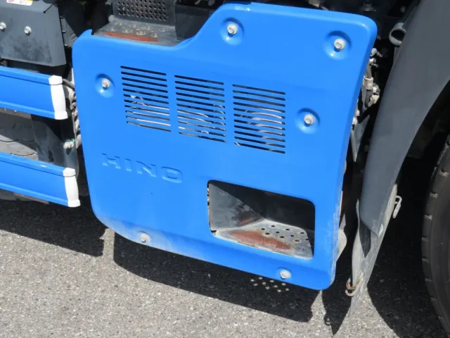 ステップ部にサビがあります。|日野 プロフィア 2DG-SH1EDGGの写真35