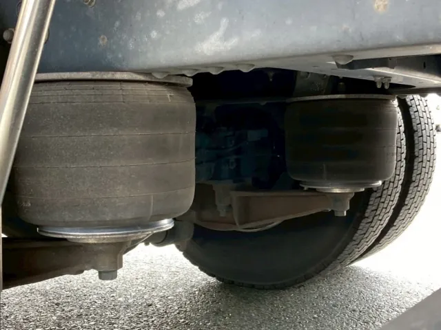 リアエアサスです|いすゞ フォワード 2PG-FSR90T2の写真13