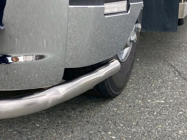 リップスポイラーに曲り、凹みがあります|いすゞ フォワード 2PG-FSR90T2の写真29