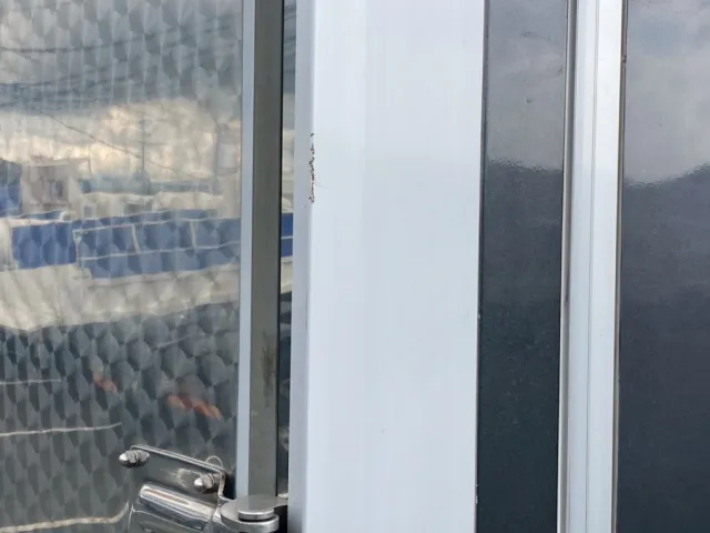 ウイング右後方コーナー材にすり傷があります|いすゞ フォワード 2PG-FSR90T2の写真31