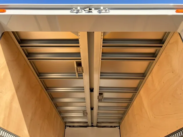 センタービームレスです。|日野 デュトロ 2KG-XZU722M(2WD)の写真10