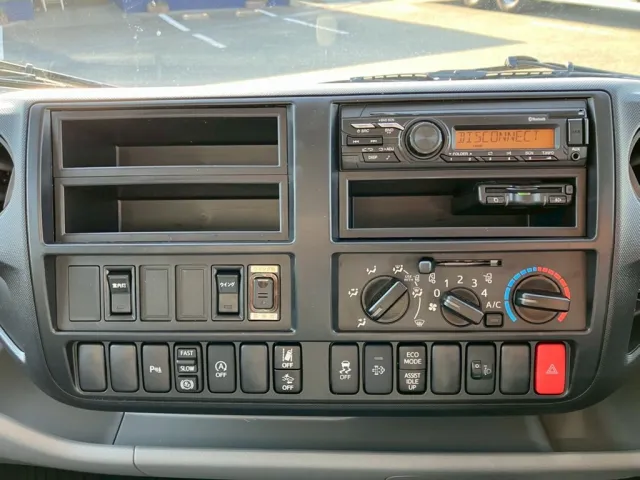 インパネ周りの状態です。|日野 デュトロ 2KG-XZU722M(2WD)の写真17