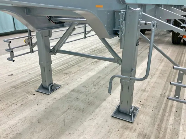 脚は手動式です。|トレクス  CTB34004の写真17