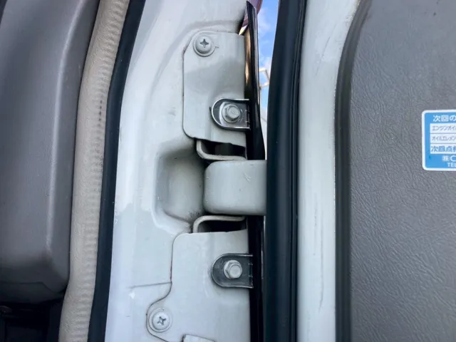 コーナーパネルの止め部が折損してます|三菱 スーパーグレート 2PG-FU74HZの写真17