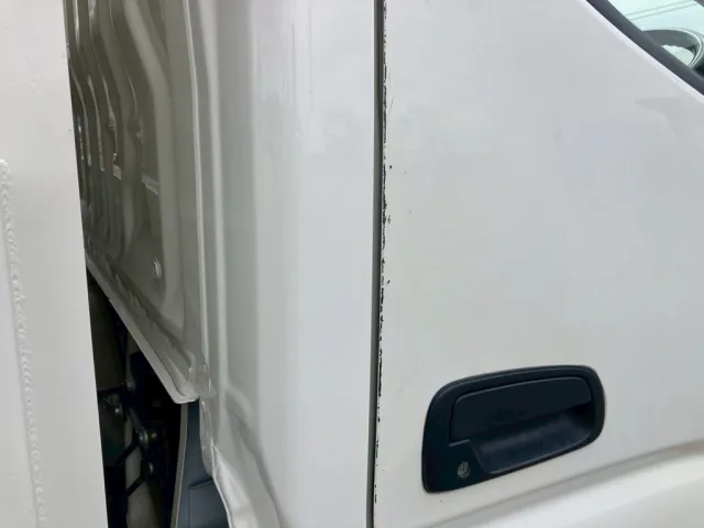 運転席ドアにすり傷|日野 デュトロ TKG-XZU620T(2WD)の写真20