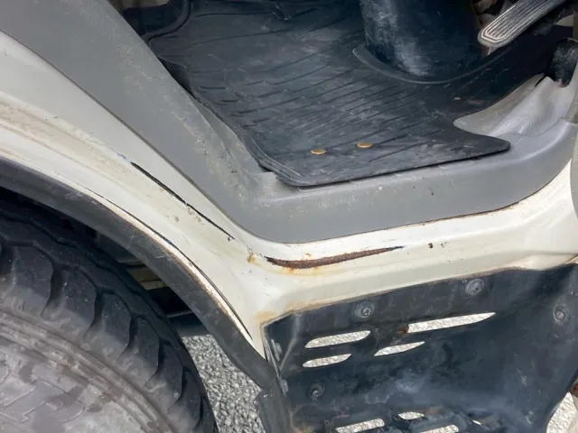 運転席側フェンダーにスレサビが有ります|日野 デュトロ TKG-XZU620T(2WD)の写真21