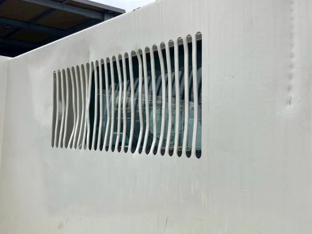 スリットに曲りが有ります|日野 デュトロ TKG-XZU620T(2WD)の写真25