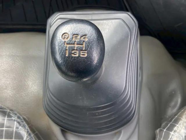 5速MTです|日野 デュトロ TKG-XZU620T(2WD)の写真30