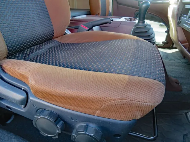 運転席座面に、ヘタリがあります。|日野 レンジャー 2KG-FD2ABA(2WD)の写真7