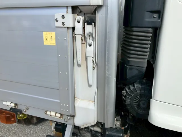 運転席側前立てに、傷があります。|日野 レンジャー 2KG-FD2ABA(2WD)の写真27