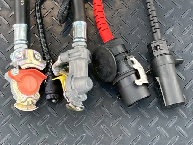 接続コネクターです。|UDトラックス クオン 2DG-GW6ELHの写真11