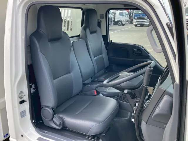 室内|マツダ ダイナ 2RG-LKR88AD(2WD)の写真7