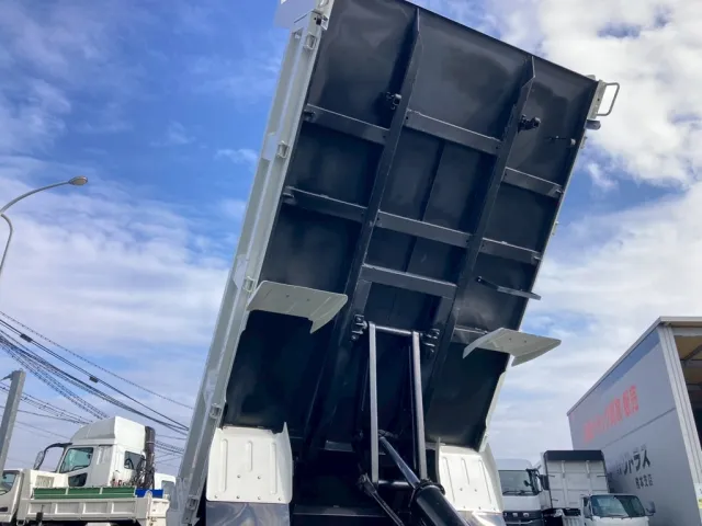 ボディー裏側|マツダ トヨエース 2RG-LKR88AD(2WD)の写真10