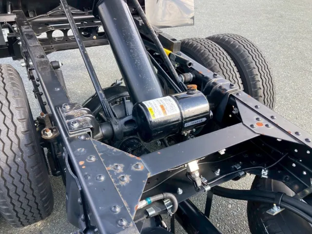 フレーム表面に置き錆があります。|マツダ ダイナ 2RG-LKR88AD(2WD)の写真14