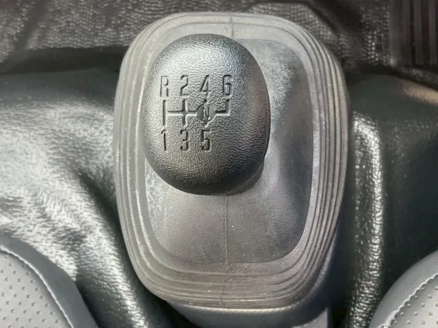 MT6速です。|マツダ ダイナ 2RG-LKR88AD(2WD)の写真18