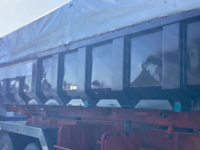 ボディーの側面に凹凸が有ります|トレクス  PFB23601の写真16