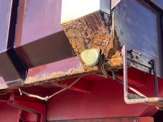 プロテクター下に腐食箇所が有ります|トレクス  PFB23601の写真18