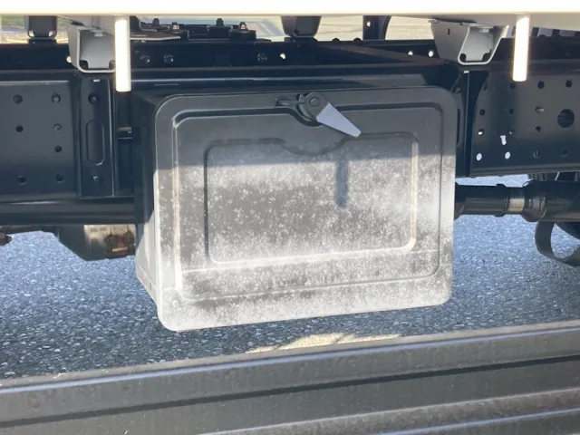 助手席側に工具箱がついてます。|日野 デュトロ 2KG-XZU655M(2WD)の写真12