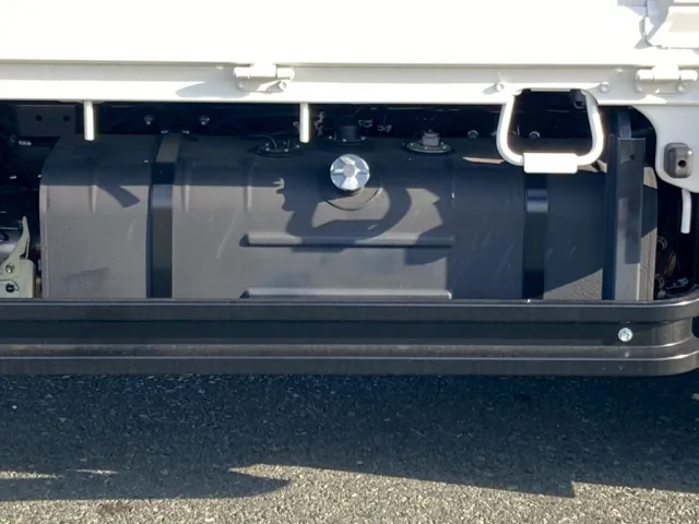 燃料タンクは100Lです。|日野 デュトロ 2KG-XZU655M(2WD)の写真13