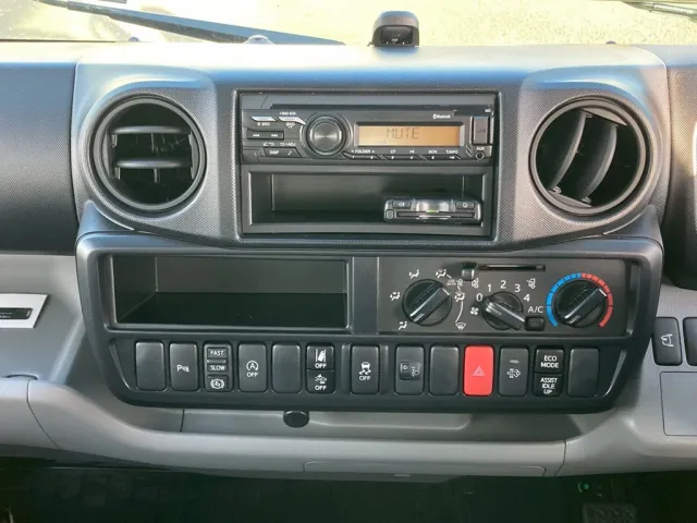 インパネ周りの状態です。|日野 デュトロ 2KG-XZU655M(2WD)の写真15