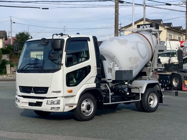 ボディーはサフェーサー(下地)塗装です。|三菱 ファイター 2KG-FK72F(2WD)の写真1