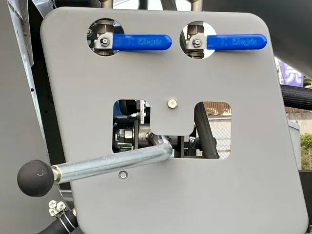 上物の操作レバーです。|三菱 ファイター 2KG-FK72F(2WD)の写真18