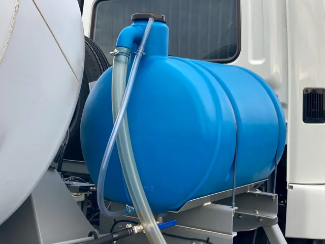 水タンクです。|三菱 ファイター 2KG-FK72F(2WD)の写真20