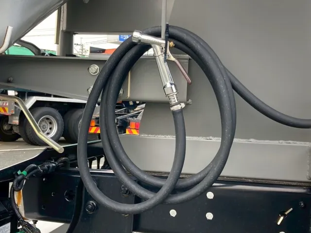 洗浄ホース付きです。|三菱 ファイター 2KG-FK72F(2WD)の写真21