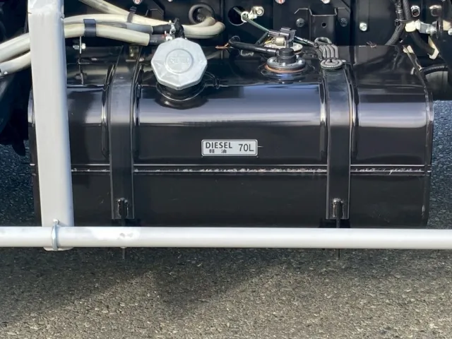 燃料タンクは70Lです。|三菱 ファイター 2KG-FK72F(2WD)の写真24